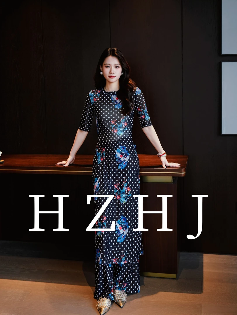 HZHJ新款原创设计师 黑圆点珠片 套装 褶皱中袖法式洋气御姐2055