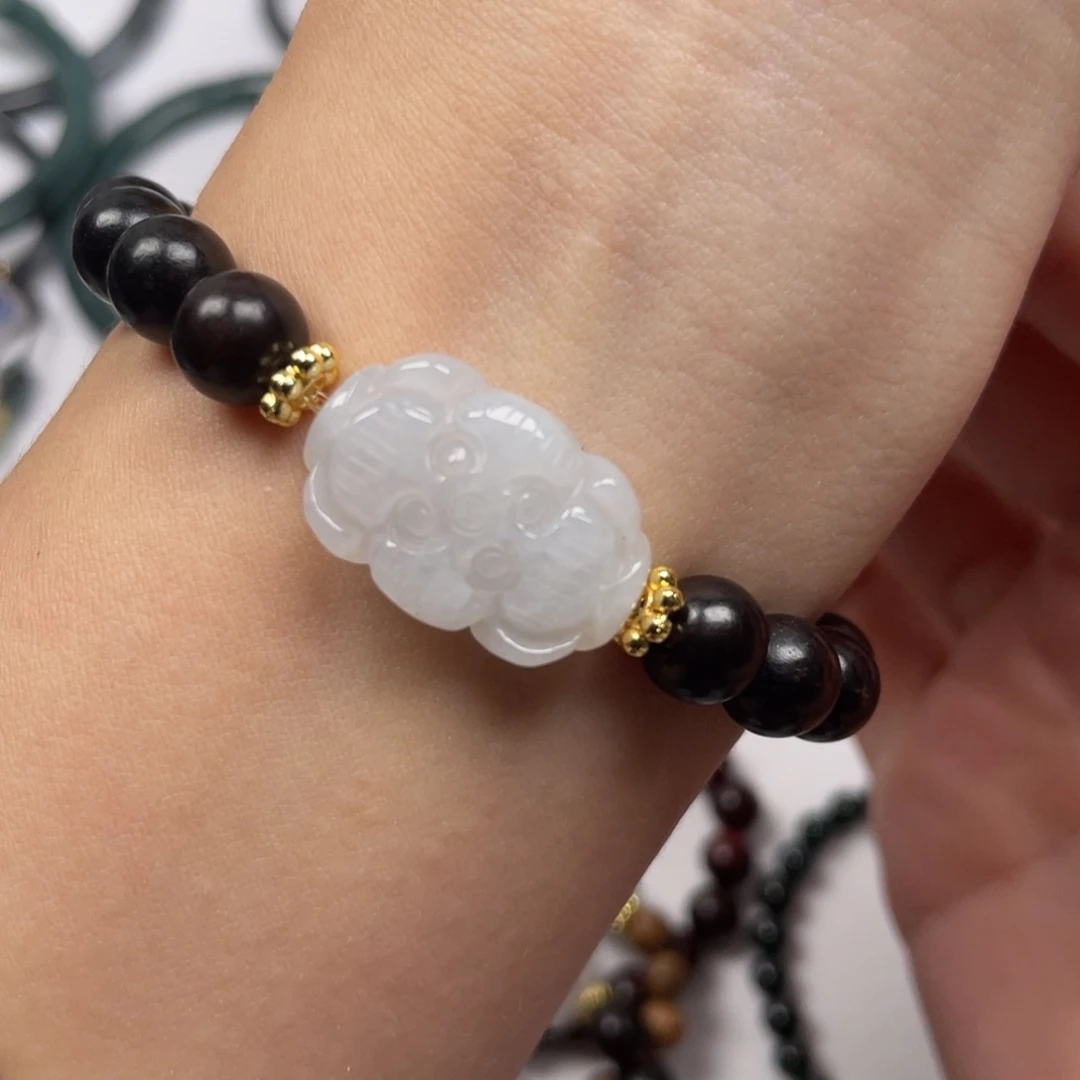 翡翠吊坠(赠链)未镶嵌