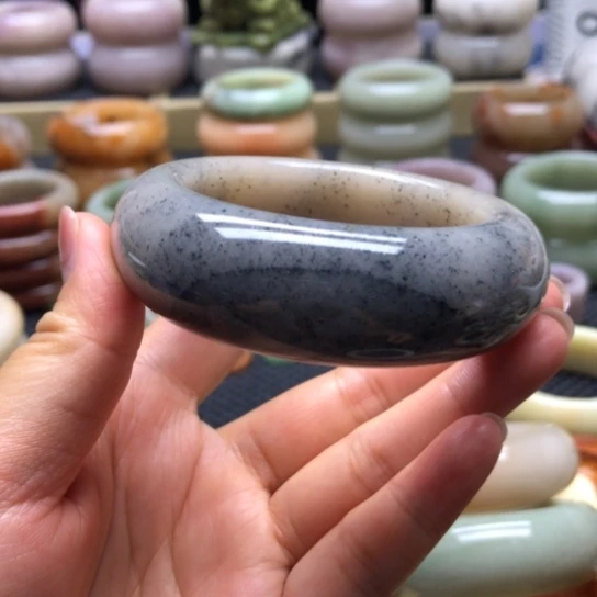 石英岩玉手镯未镶嵌