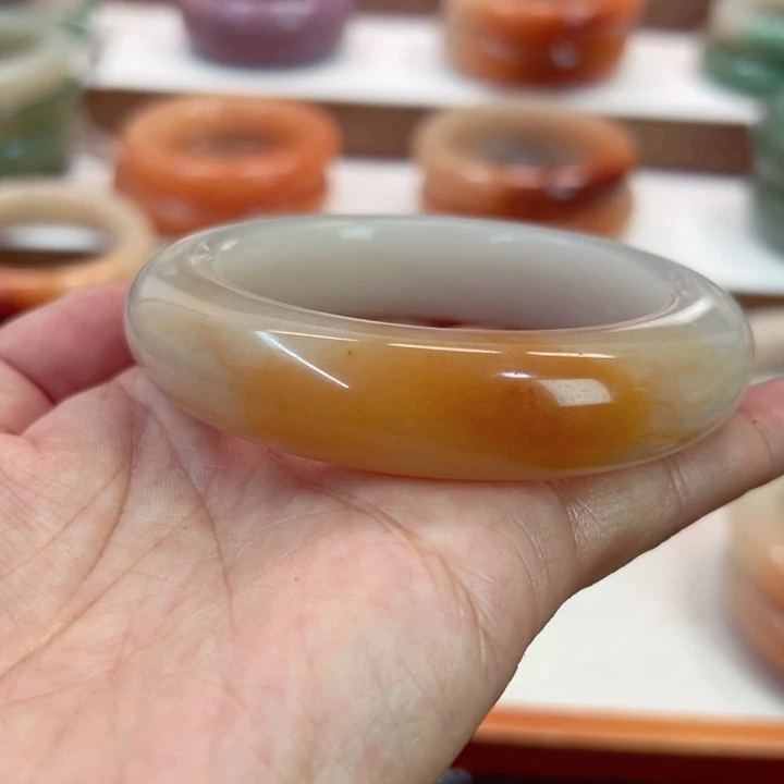 石英岩玉未镶嵌手镯