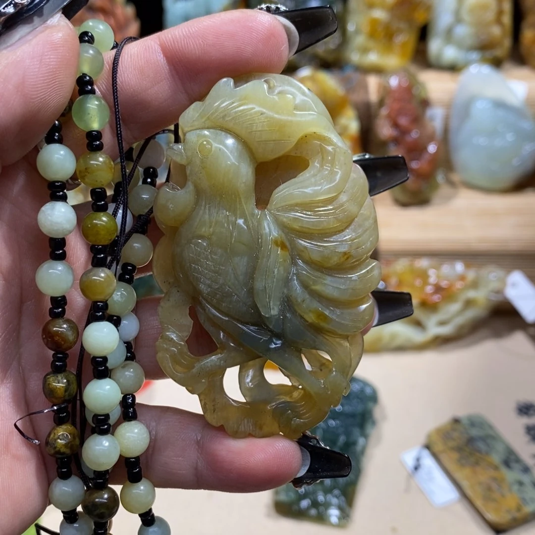 蛇纹石玉未镶嵌颈饰