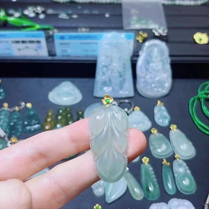 翡翠18K金镶嵌颈饰翡翠