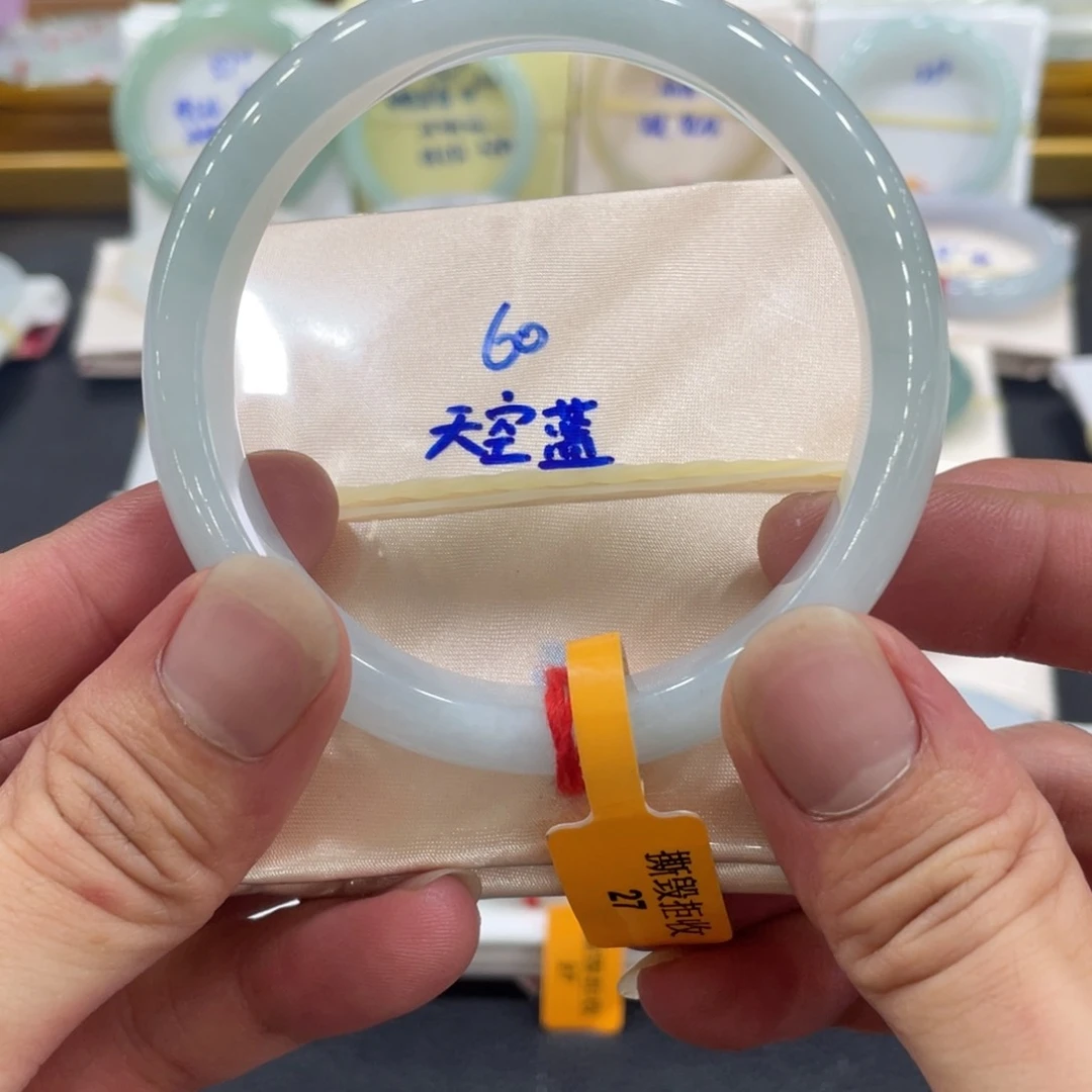 翡翠手镯未镶嵌翡翠手镯