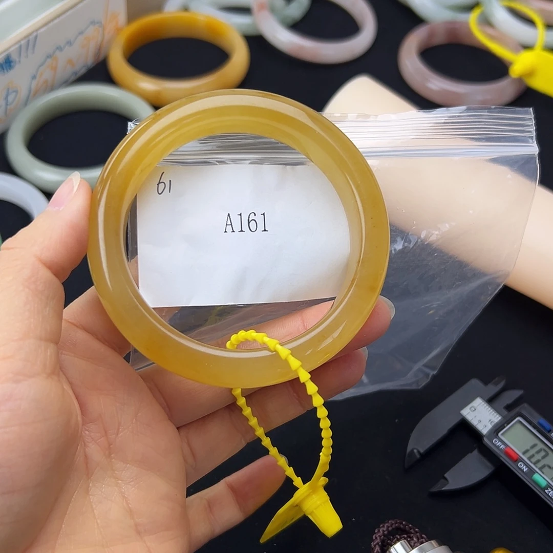 石英质玉未镶嵌手镯