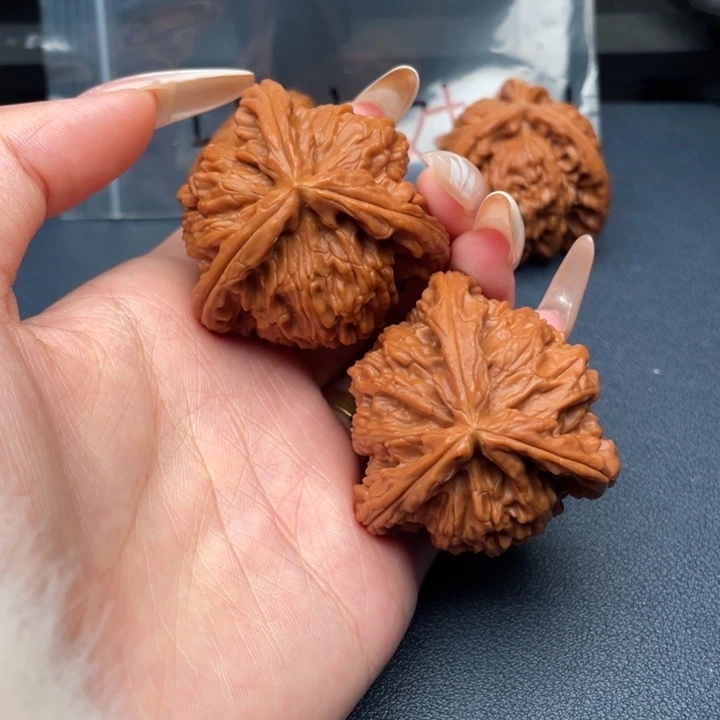 爱***加吊坠文玩核桃白狮子