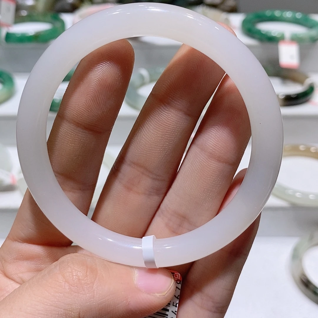 独山玉未镶嵌手镯