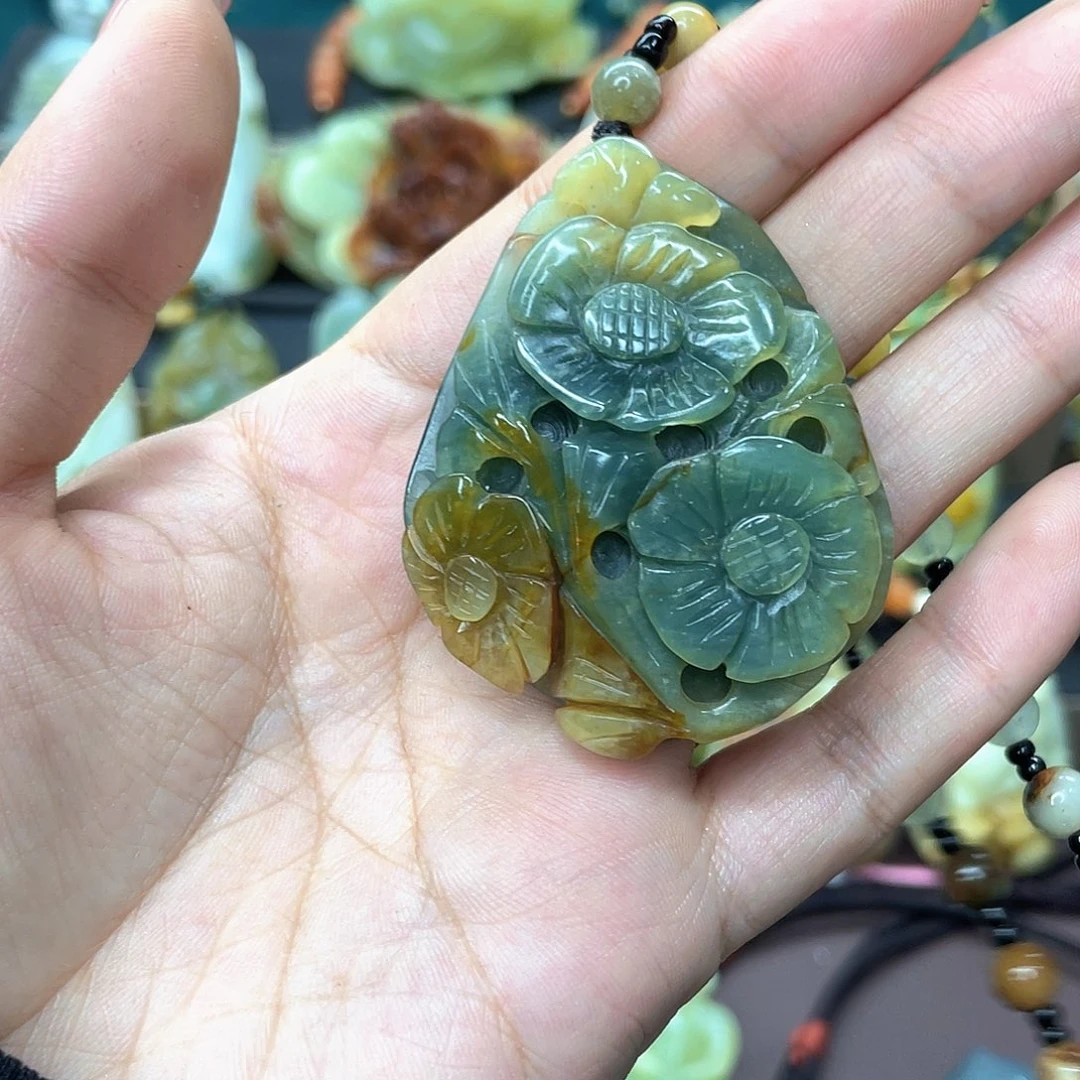 蛇纹石玉颈饰未镶嵌