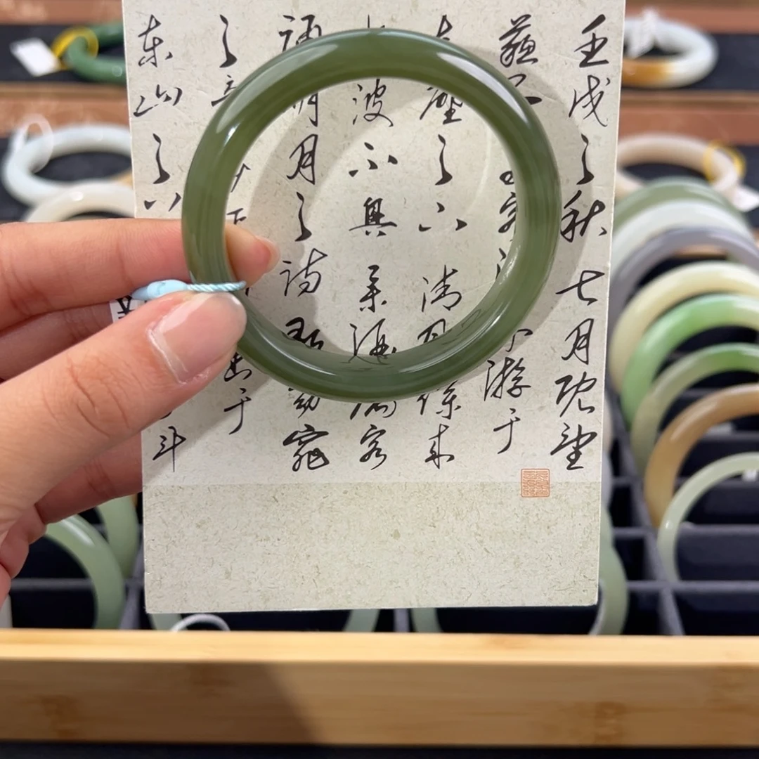 和田玉未镶嵌手镯