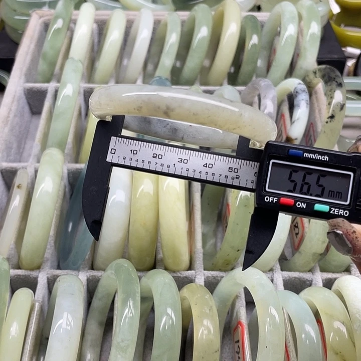 蛇纹石玉未镶嵌手镯180
