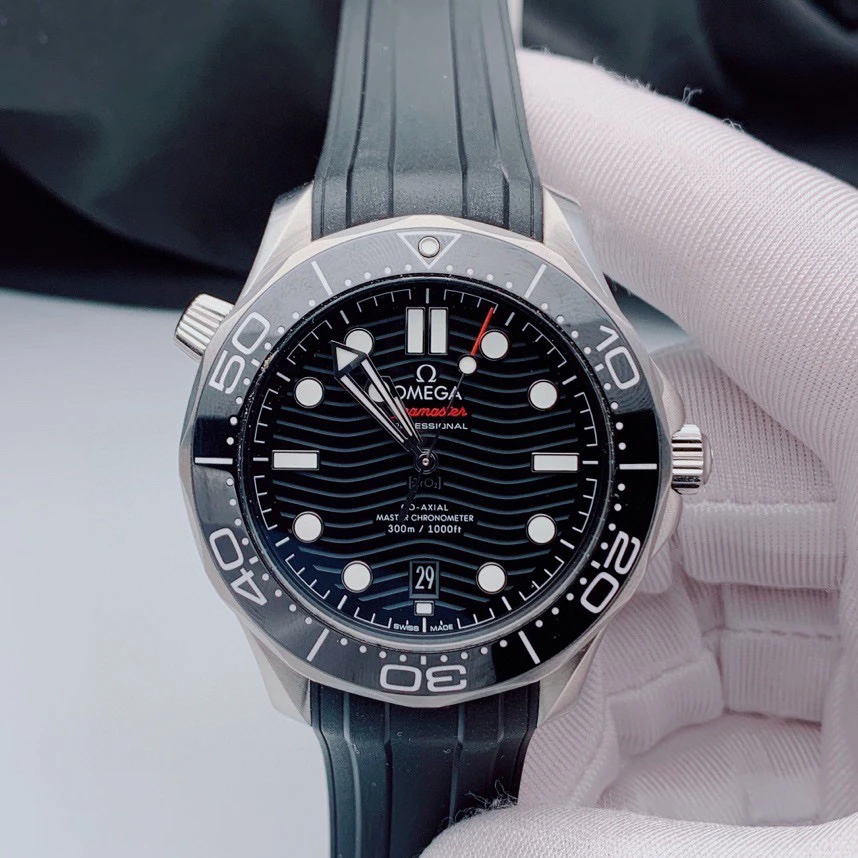 99新  欧米茄海马系列｜42表径自动机械｜水波纹盘面｜精钢工价4万5