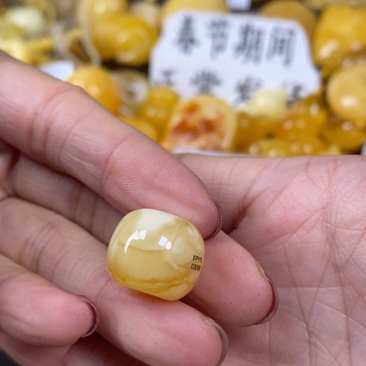 琥珀颈饰未镶嵌小***帅墩子