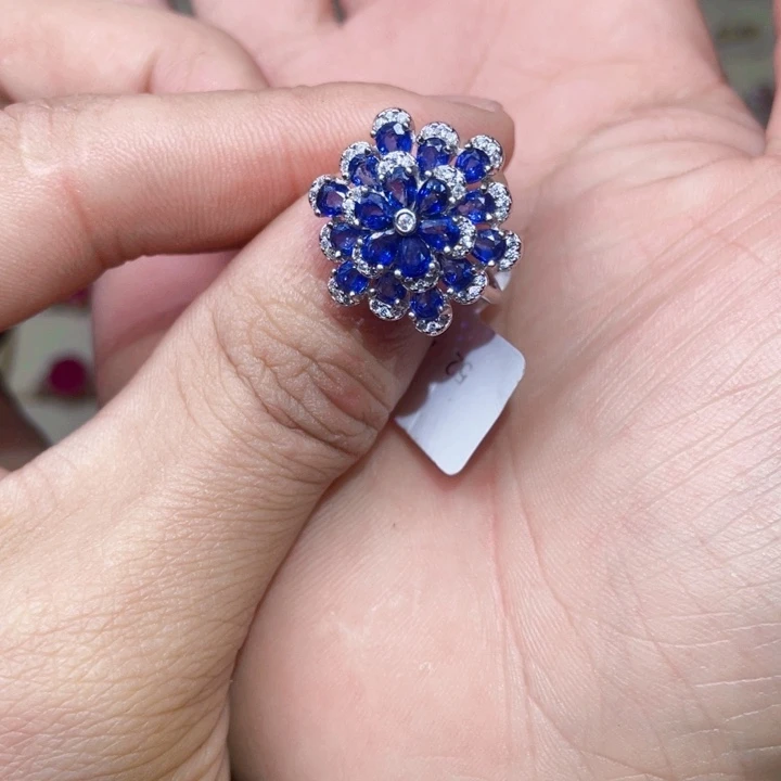 蓝宝石戒指银S925镶嵌4****7…………