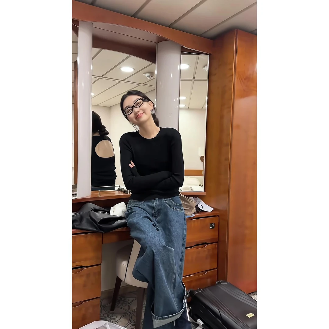 秋季新款黑色长袖t恤设计感露肩上衣高腰直筒宽松大阔腿牛仔裤女