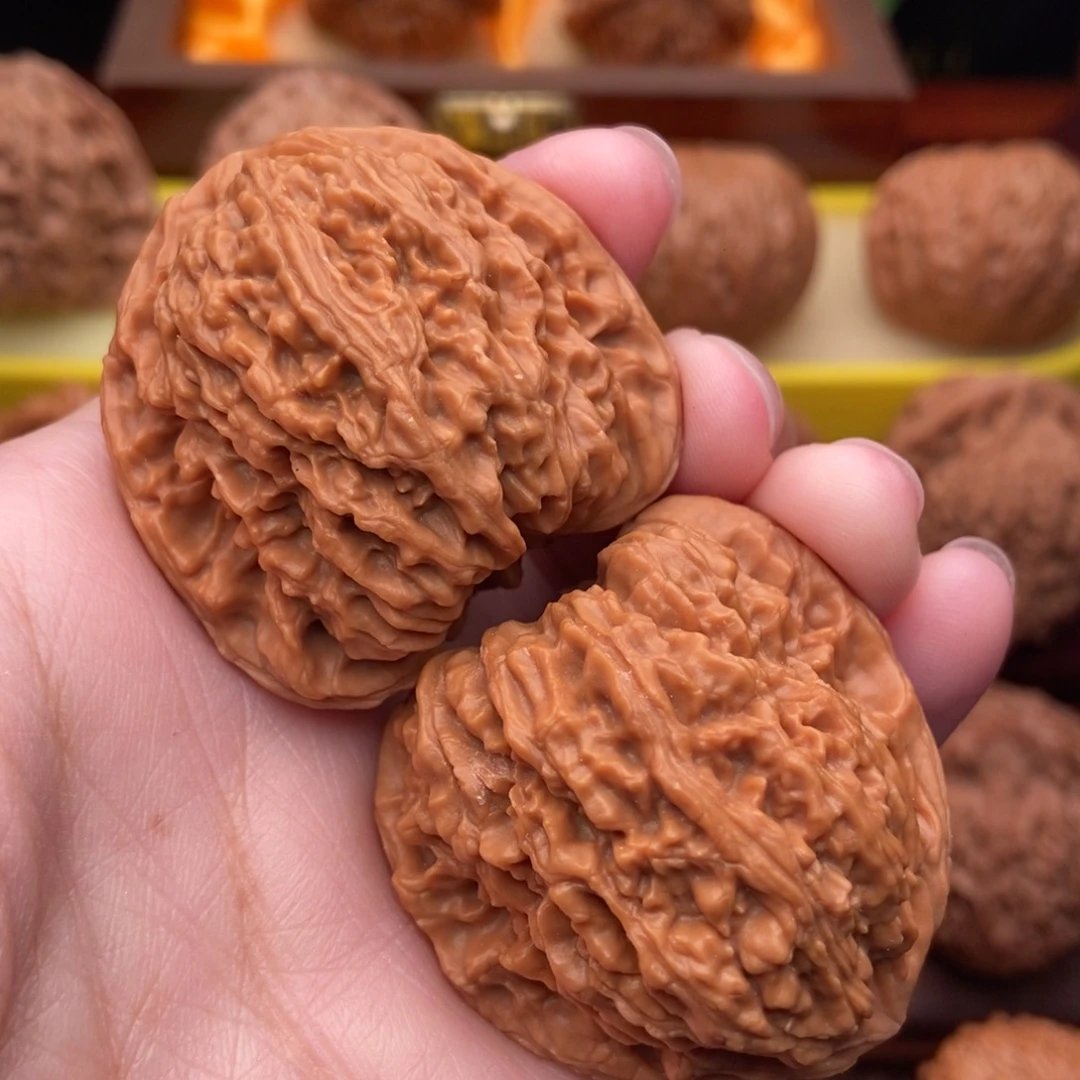 文玩核桃把件精品三角疆40