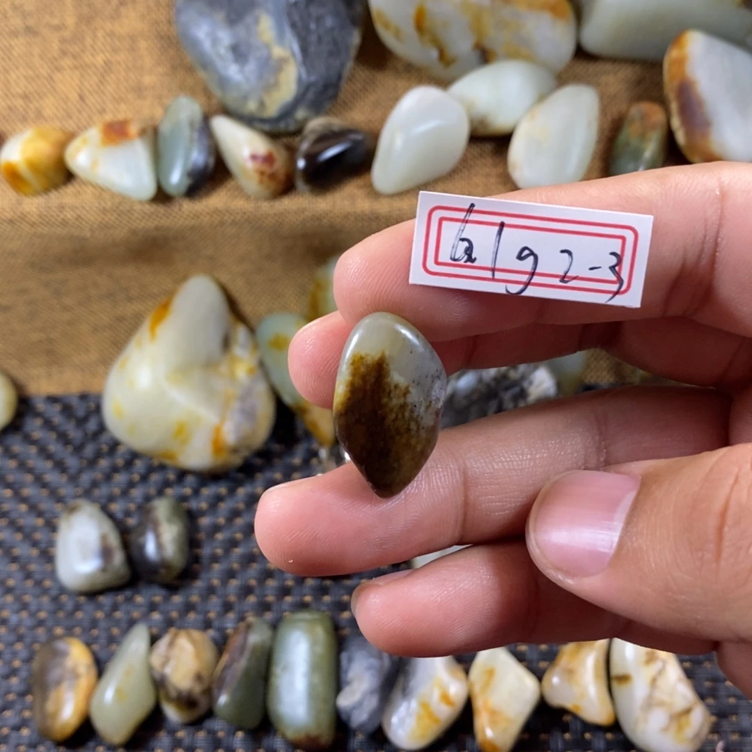和田玉（糖玉）未镶嵌挂件