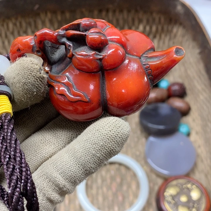 梁***超琉璃手工艺品头条的小鲜肉真的有很