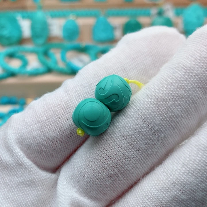 绿松石未镶嵌珠宝奇石