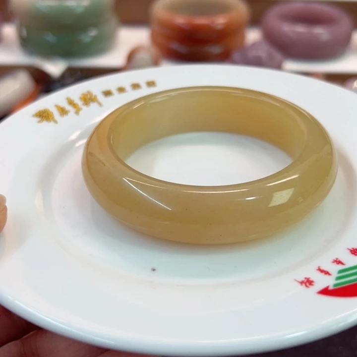 石英岩玉未镶嵌手镯