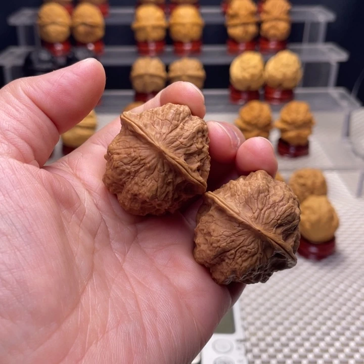 文玩核桃把件32凌波金蟾