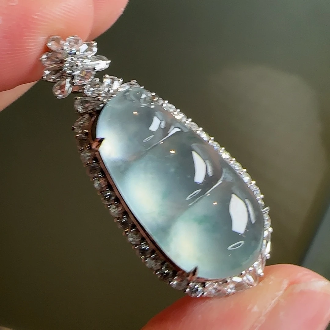 翡翠18K金镶嵌颈饰天然翡翠