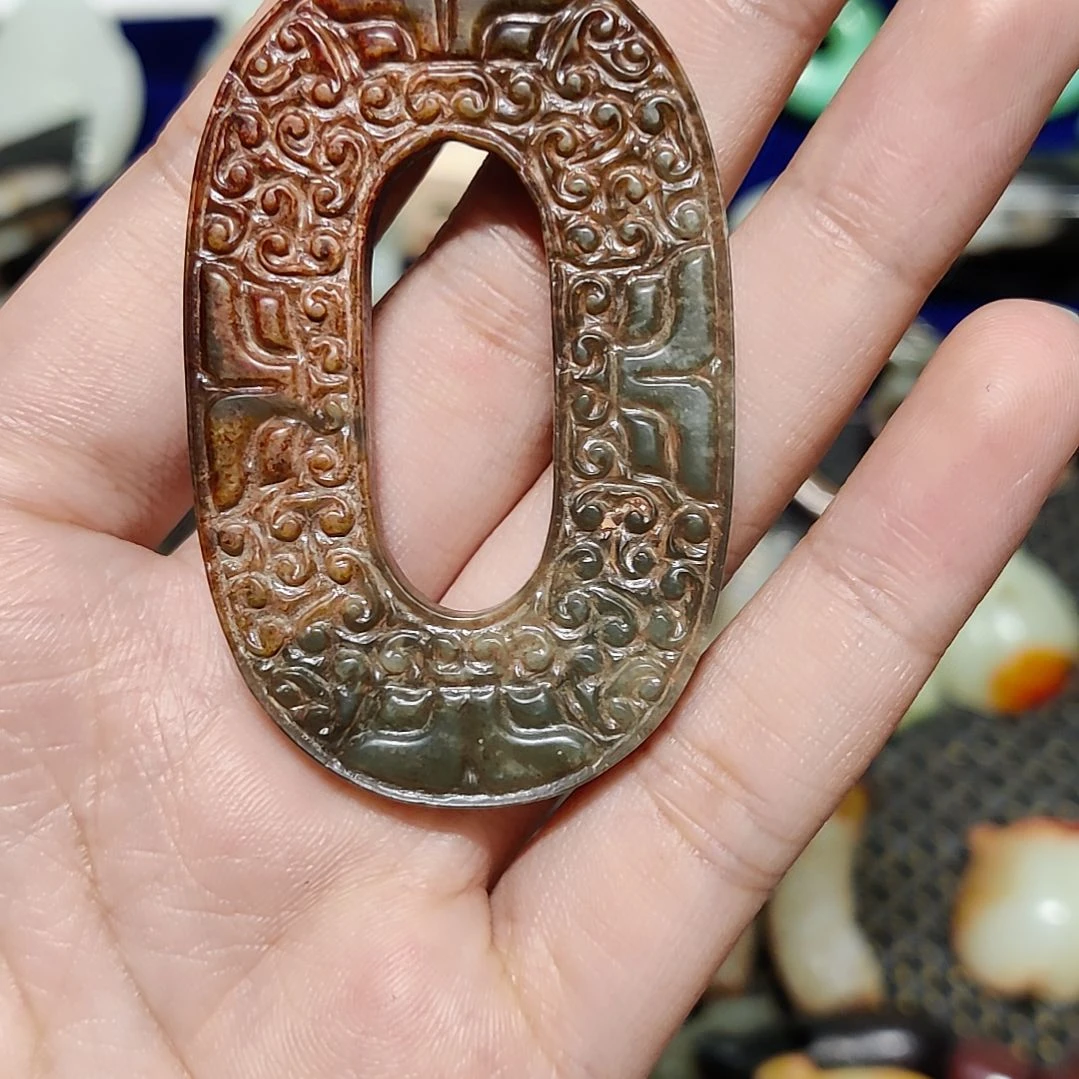 透闪石质玉未镶嵌颈饰