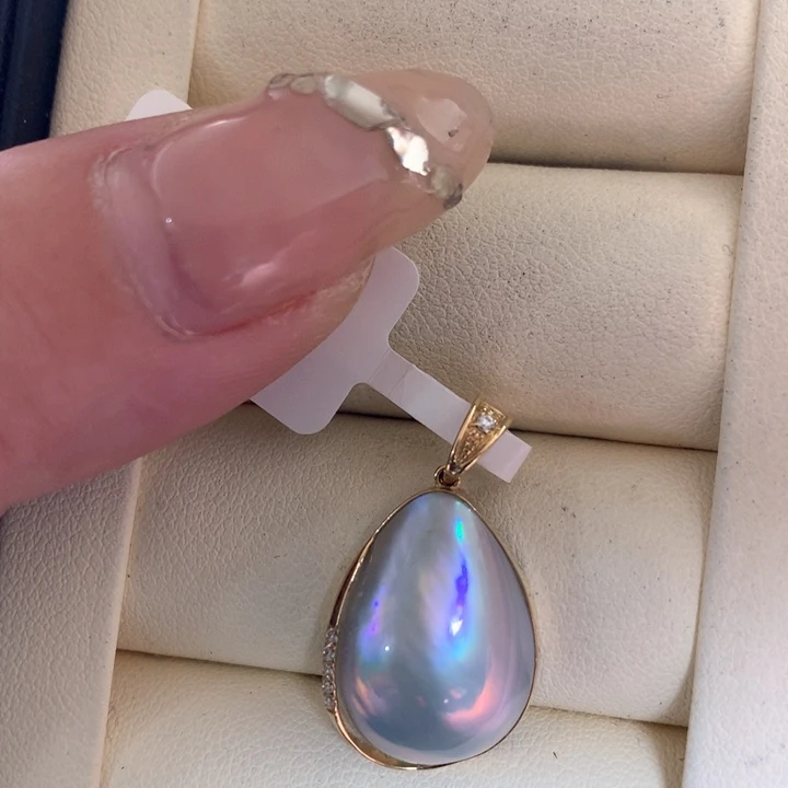 18K金镶嵌颈饰拼合珍珠（马贝珠）