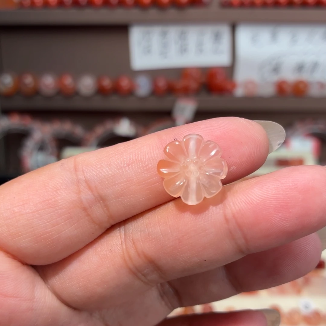 南红玛瑙未镶嵌川料通孔小雏菊