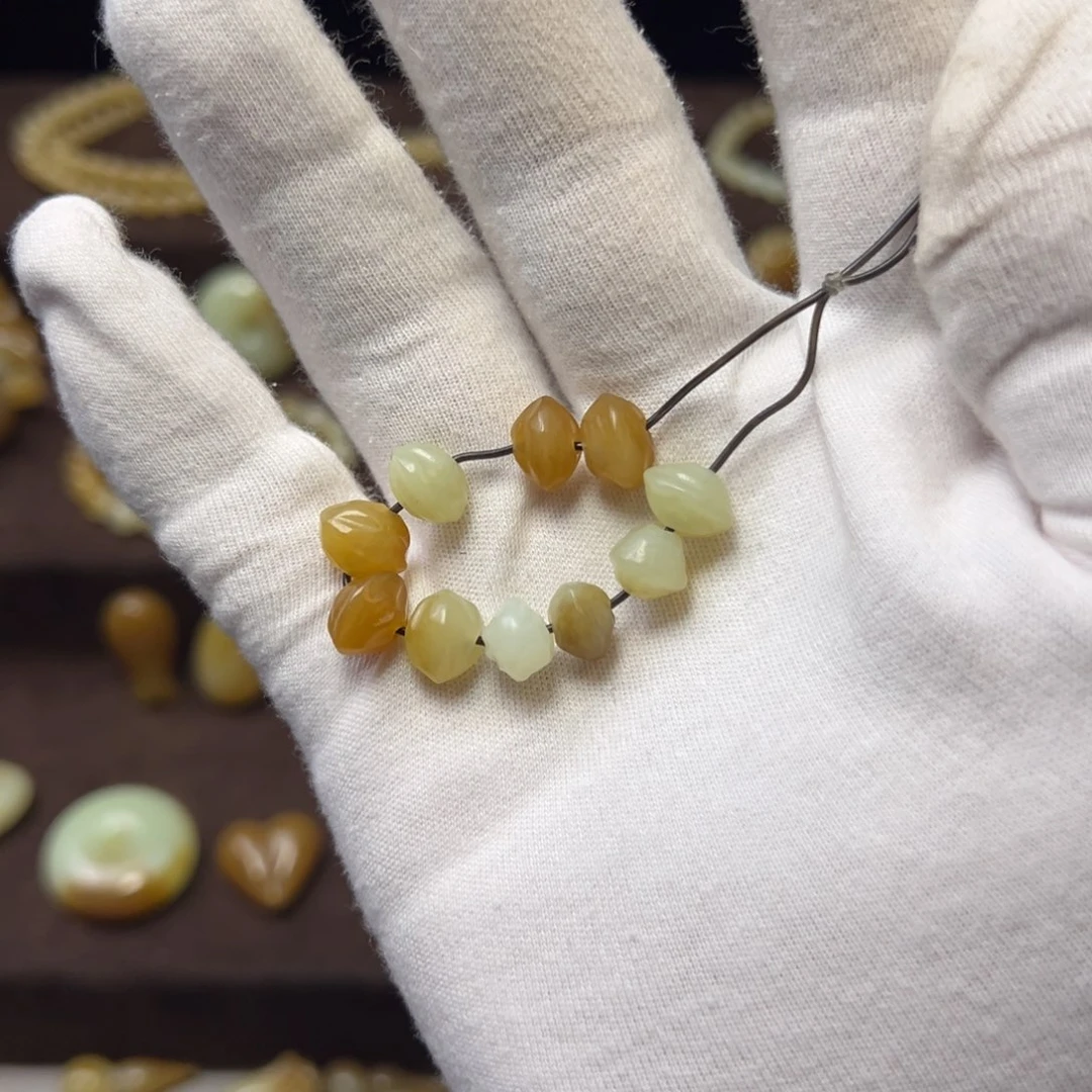 沙***棘和田玉（糖玉）未镶嵌颈饰