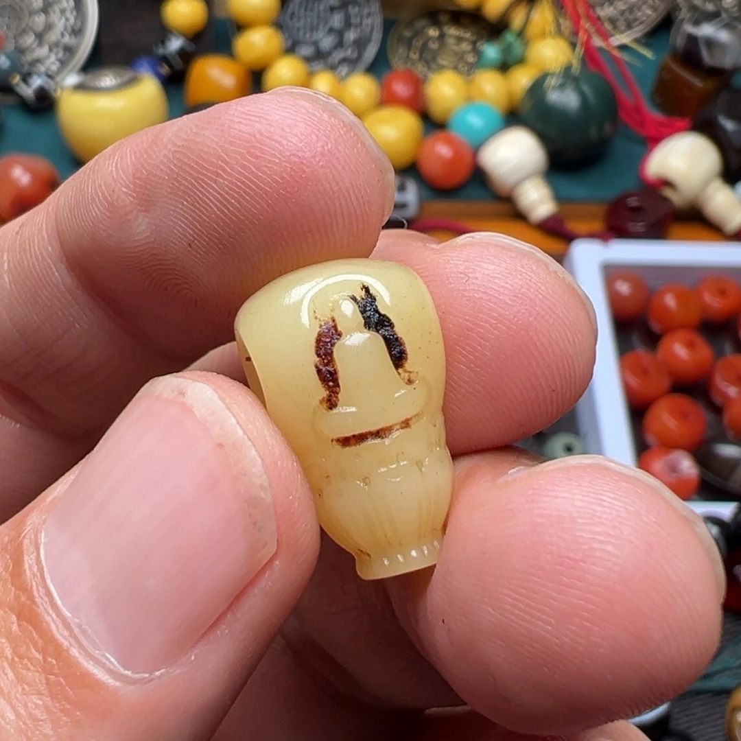 玻璃颈饰手工打造