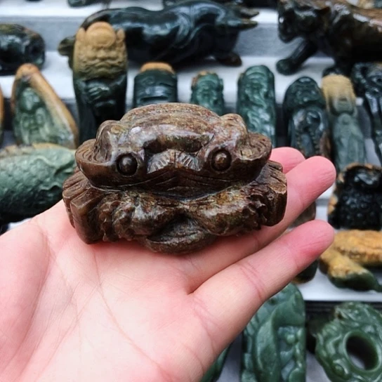 未镶嵌岫岩河磨玉（透闪石质玉）把件