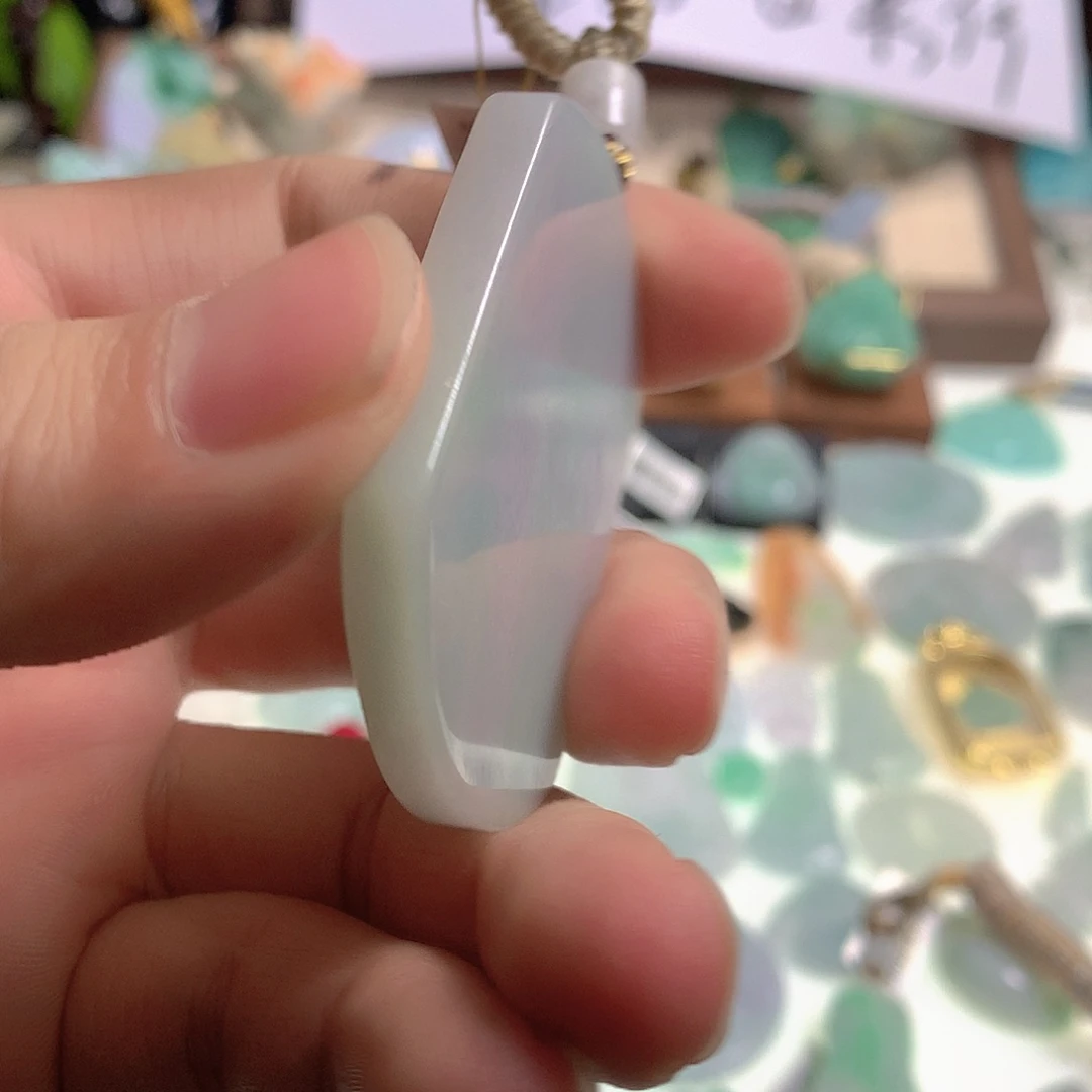 5***9翡翠未镶嵌颈饰翡翠不开