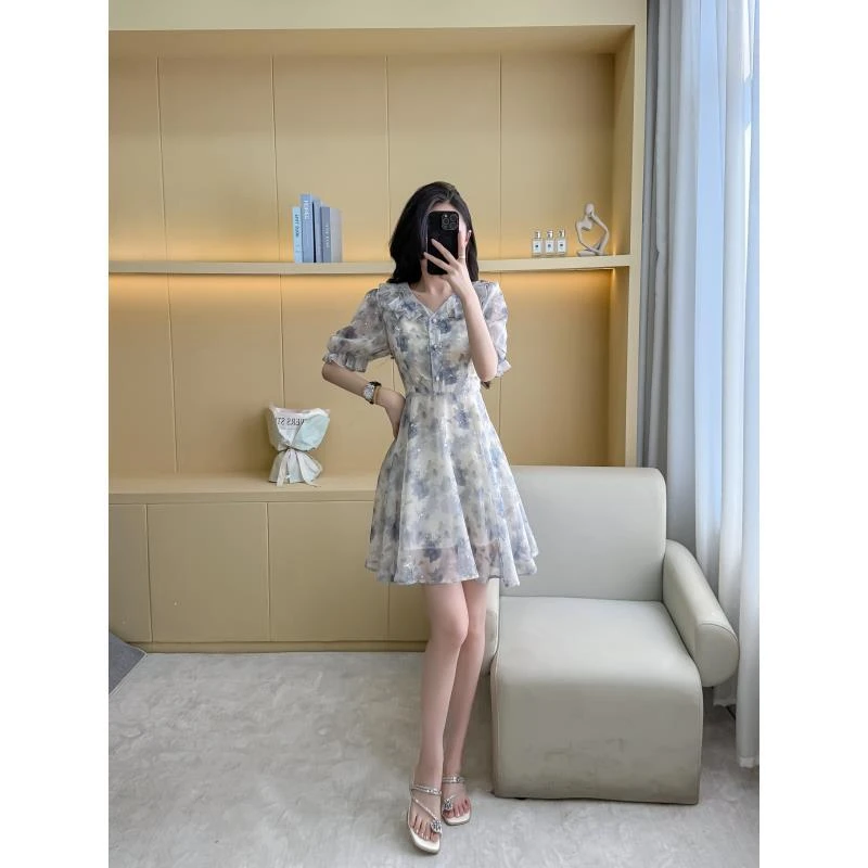 简约连衣裙设计感收腰时尚显瘦裙子蕾丝碎花气质小个子夏季复古