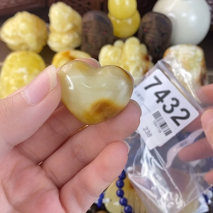 蜜蜡未镶嵌珠宝奇石