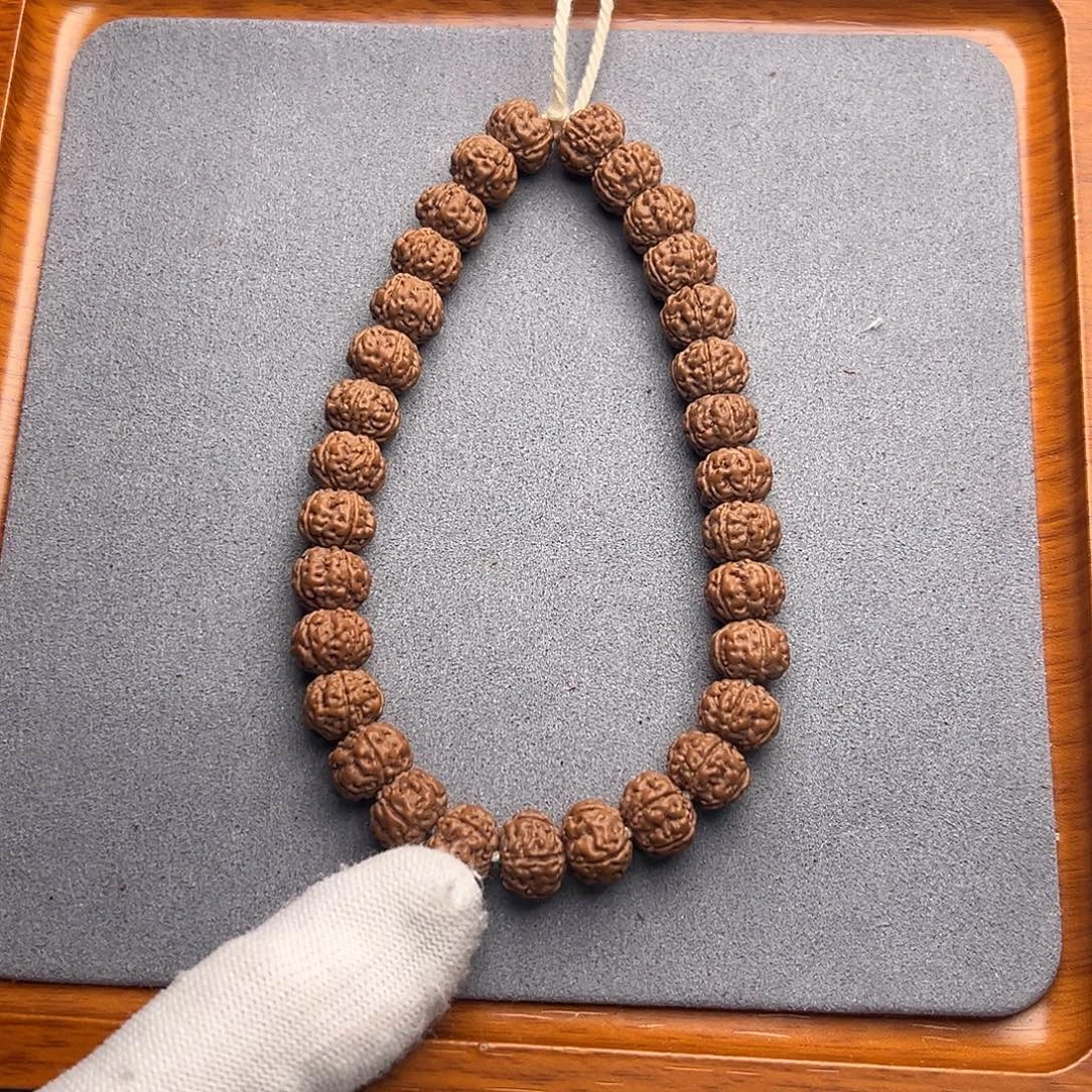 金刚菩提吊坠老树王手持