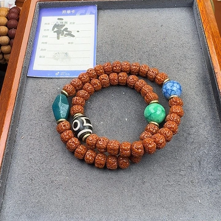 金刚菩提吊坠手持