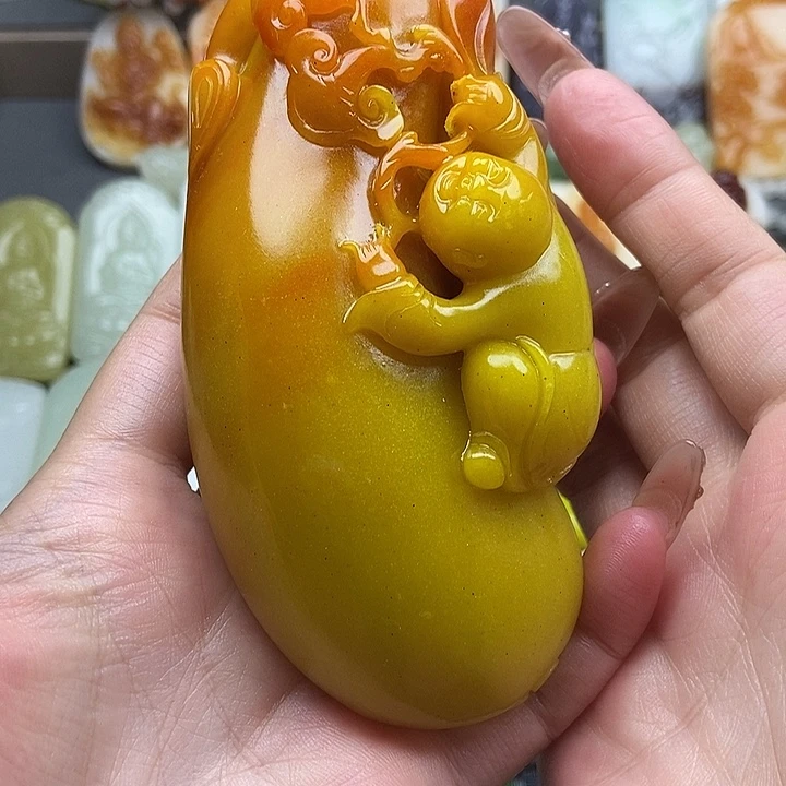 颈饰未镶嵌石英岩玉