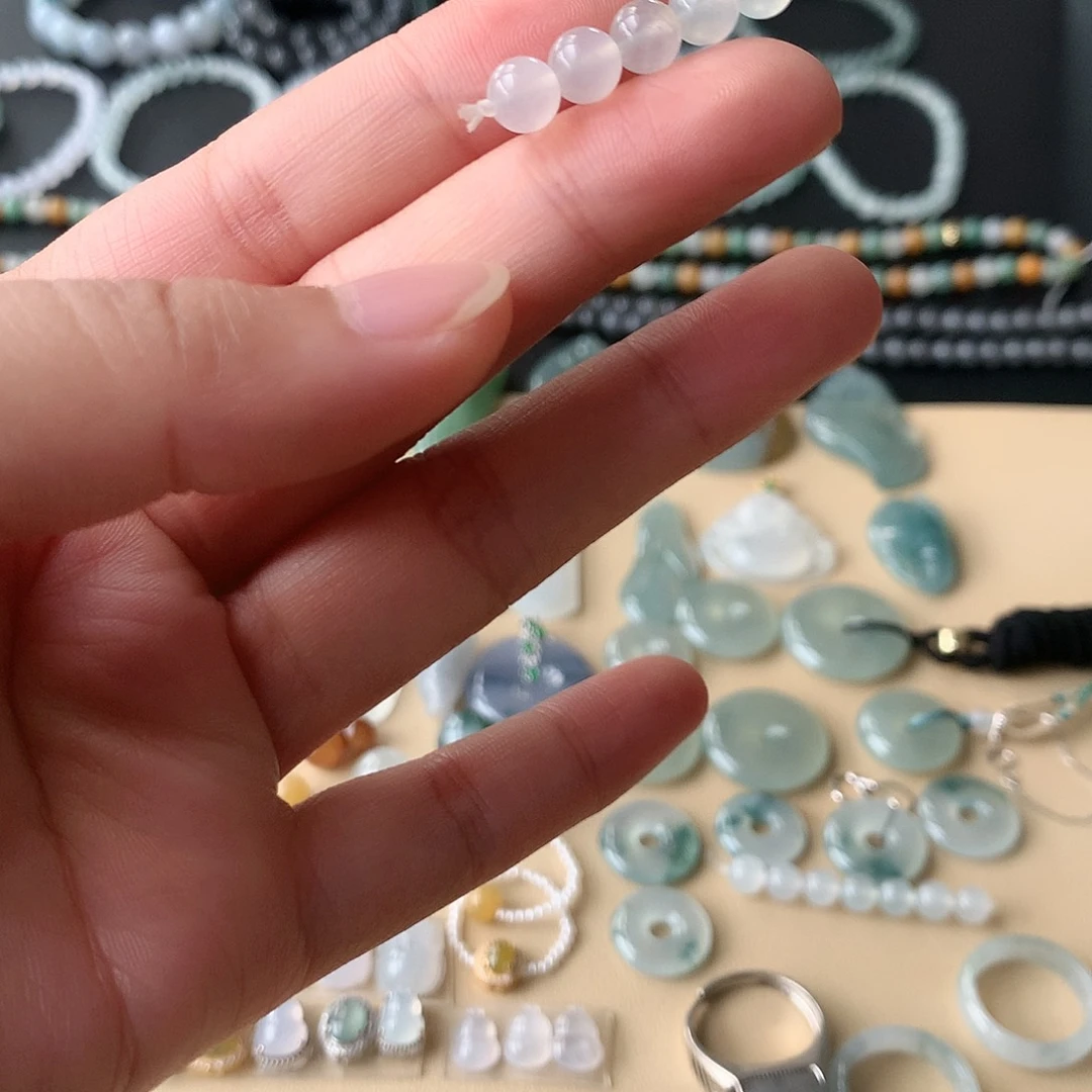 翡翠未镶嵌颈饰珠子