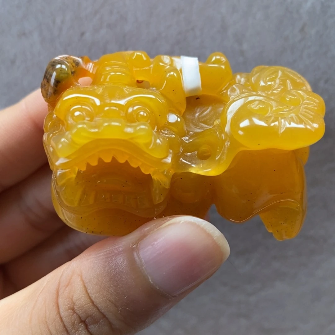 石英质玉（黄龙玉）未镶嵌颈饰