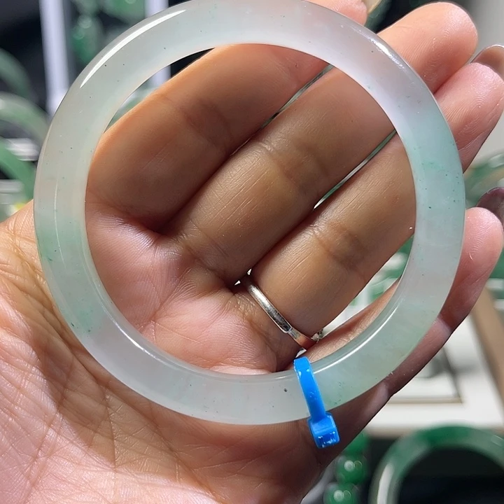 石英质玉手镯未镶嵌阳*寳