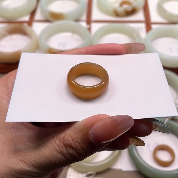 未镶嵌戒圈和田玉亿**?