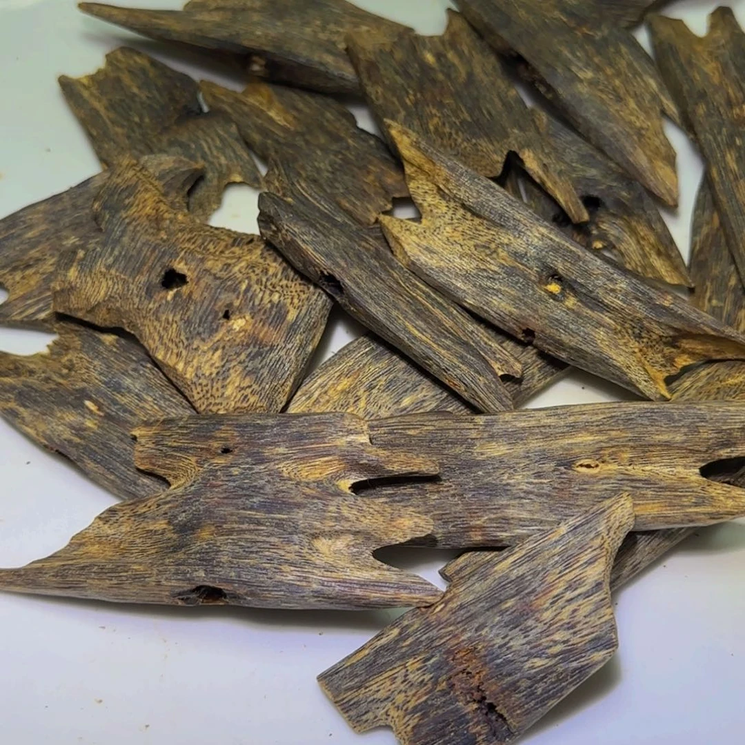 沉香沉香碎屑李*沉香奇楠天然张勺子块料108克