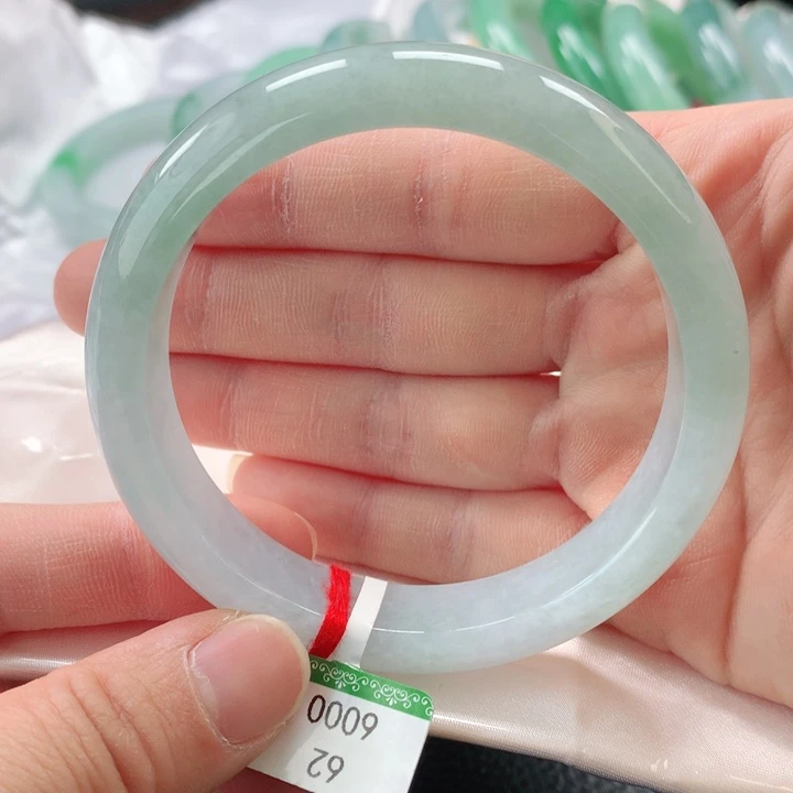 翡翠手镯未镶嵌缅甸A货翡翠手镯