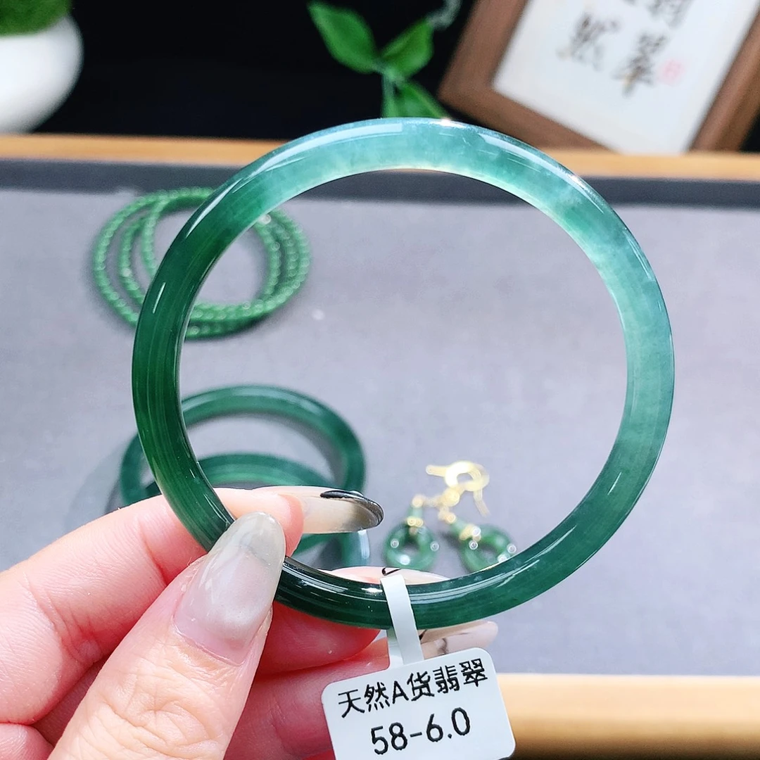 翡翠手镯（圆镯）未镶嵌