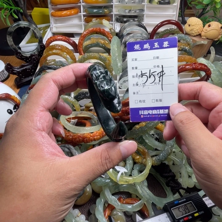 未镶嵌蛇纹石玉手镯