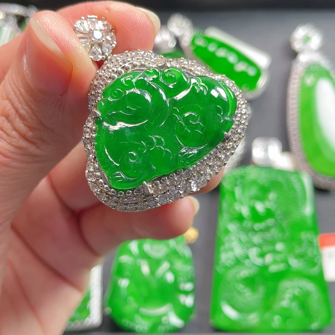 吊坠(不含链)未镶嵌翡翠