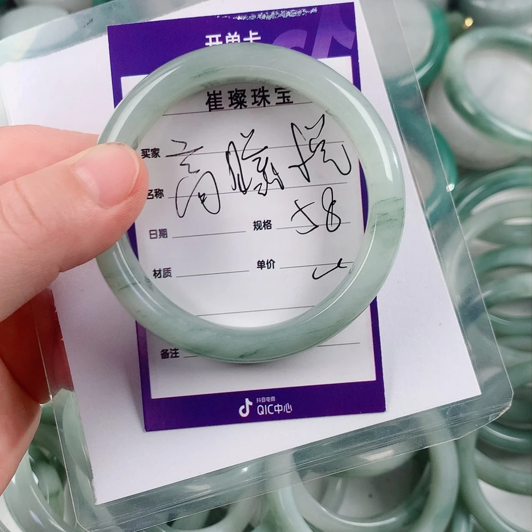 石英质玉手镯未镶嵌高*悦