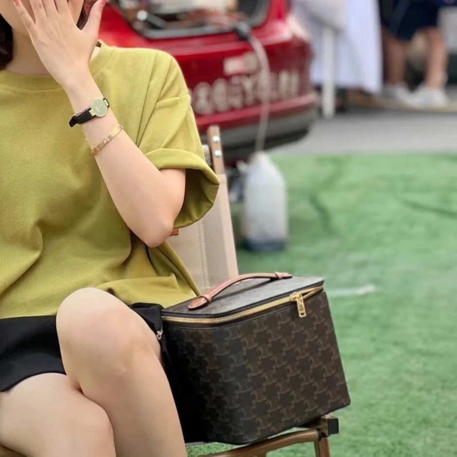 99新 Celine/思琳 思琳  经典老花logo 化妆盒 手拿箱