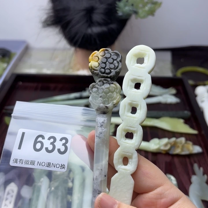 蛇纹石玉发饰合金胡****人