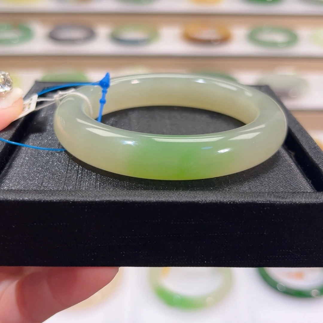 ****子和田玉未镶嵌手镯翠青