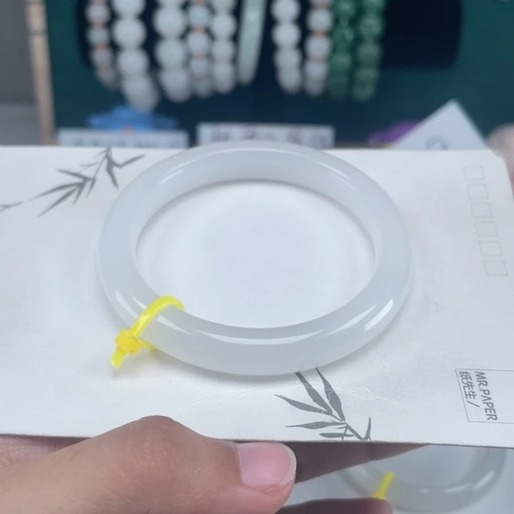 悲***猫石英质玉未镶嵌手镯